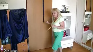 Người Phụ nữ của Nga đến một mức phim sex hoc sinh khong che độ như vậy tưới cậu bé mà ông đã đồng ý để cạo râu trên bàn bếp