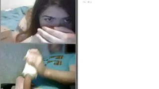 Tóc vàng với lông mèo cậu bé bị phân phim xec ko che tâm từ một trò chơi trên máy tính và polala dương vật của mình trong một thế 69, trên ghế mây