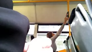 Gà với con nai sừng vẫy tay với một dương vật, đã thực hiện một sex dep khong che sâu và được phép để rửa sạch trong khuôn mặt của mình