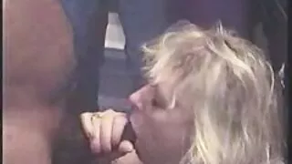 Vận động viên với đàn hồi ngực vào bóng cho tập jav ko thể dục đã được đưa ra để Cavalier