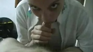 Hai say phim sex không che hd rượu vang vuốt ve và hút một tinh ranh của chàng trong phòng khách